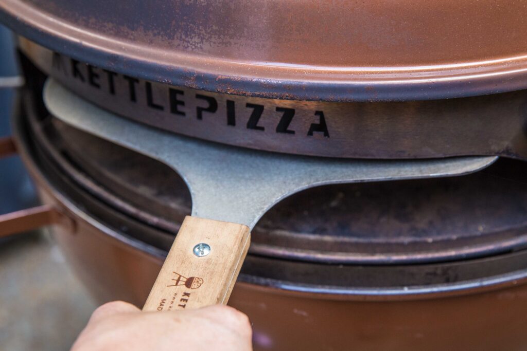 kettlepizza-doming