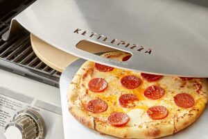 KettlePizza on Gas Grill for making Pizza